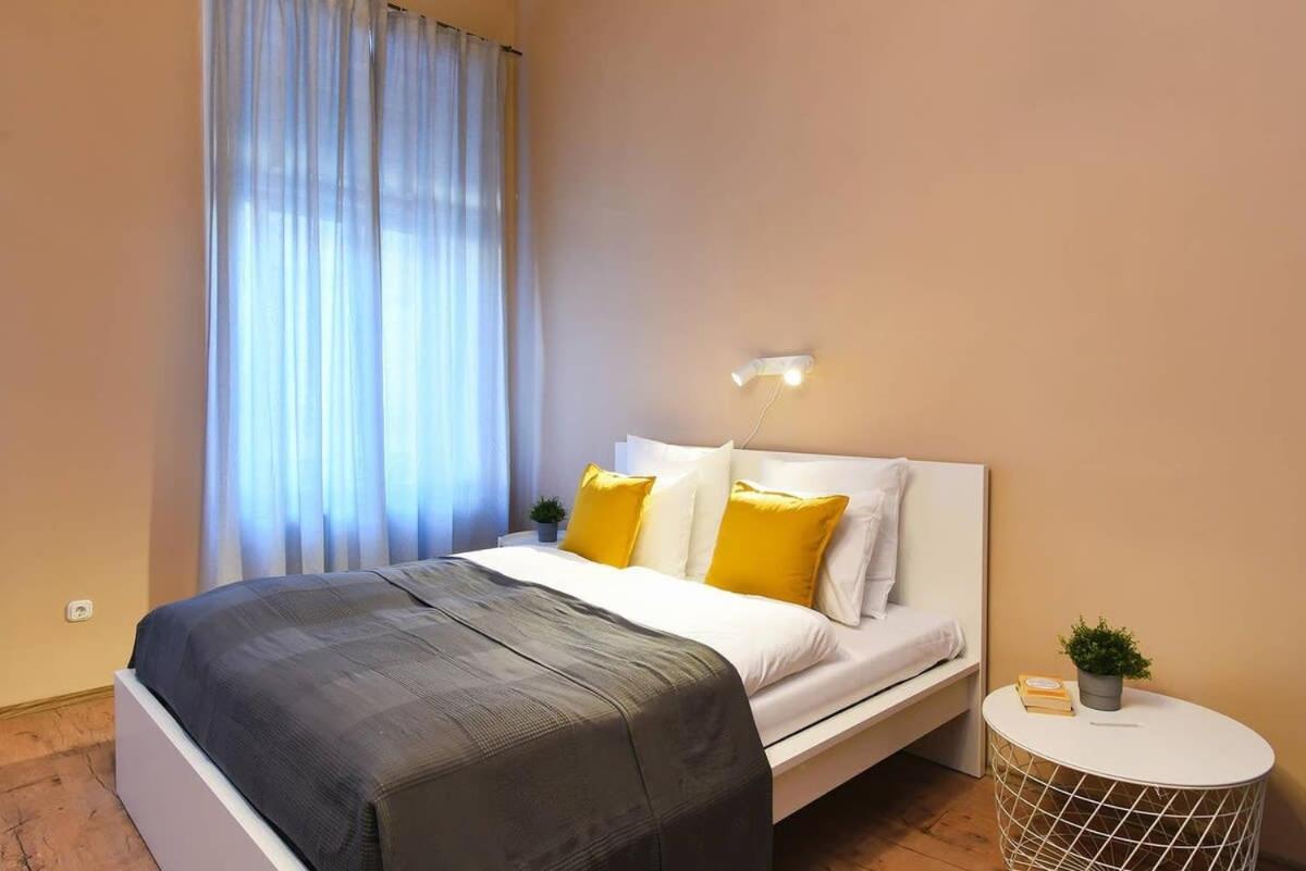 Very Central Very Spacious New Home Budapest Luaran gambar