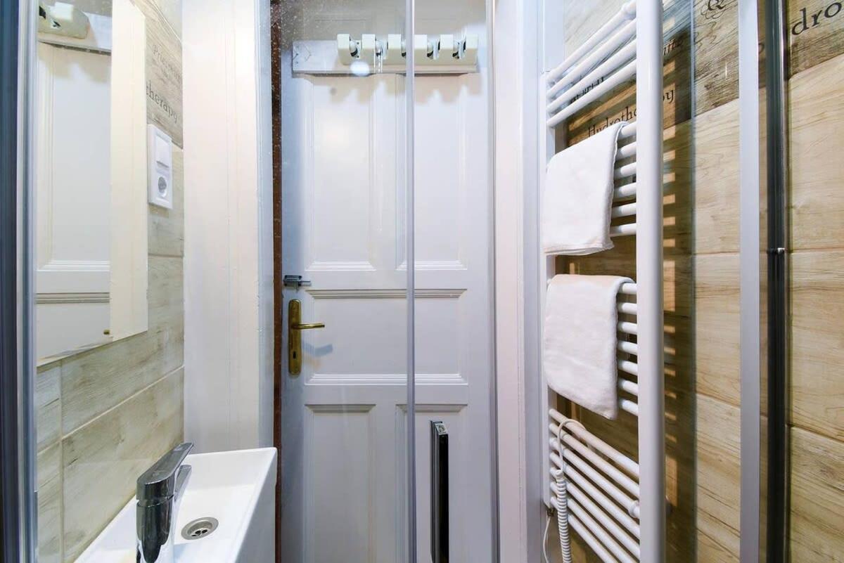Very Central Very Spacious New Home Budapest Luaran gambar