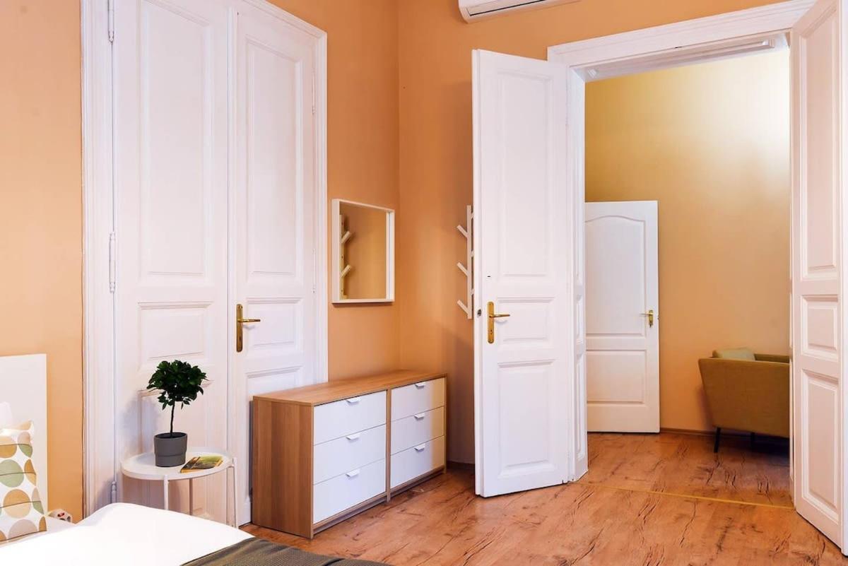 Very Central Very Spacious New Home Budapest Luaran gambar