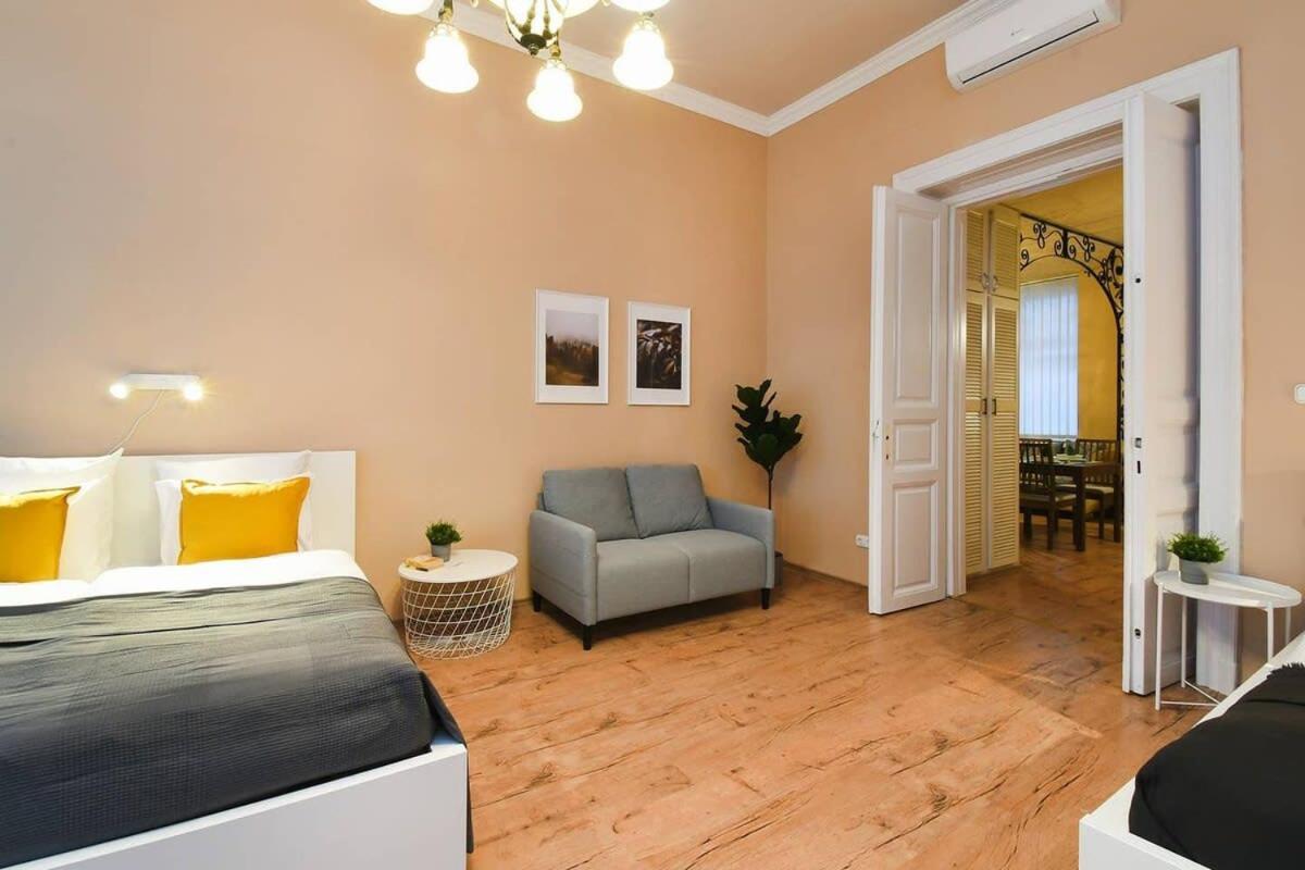 Very Central Very Spacious New Home Budapest Luaran gambar