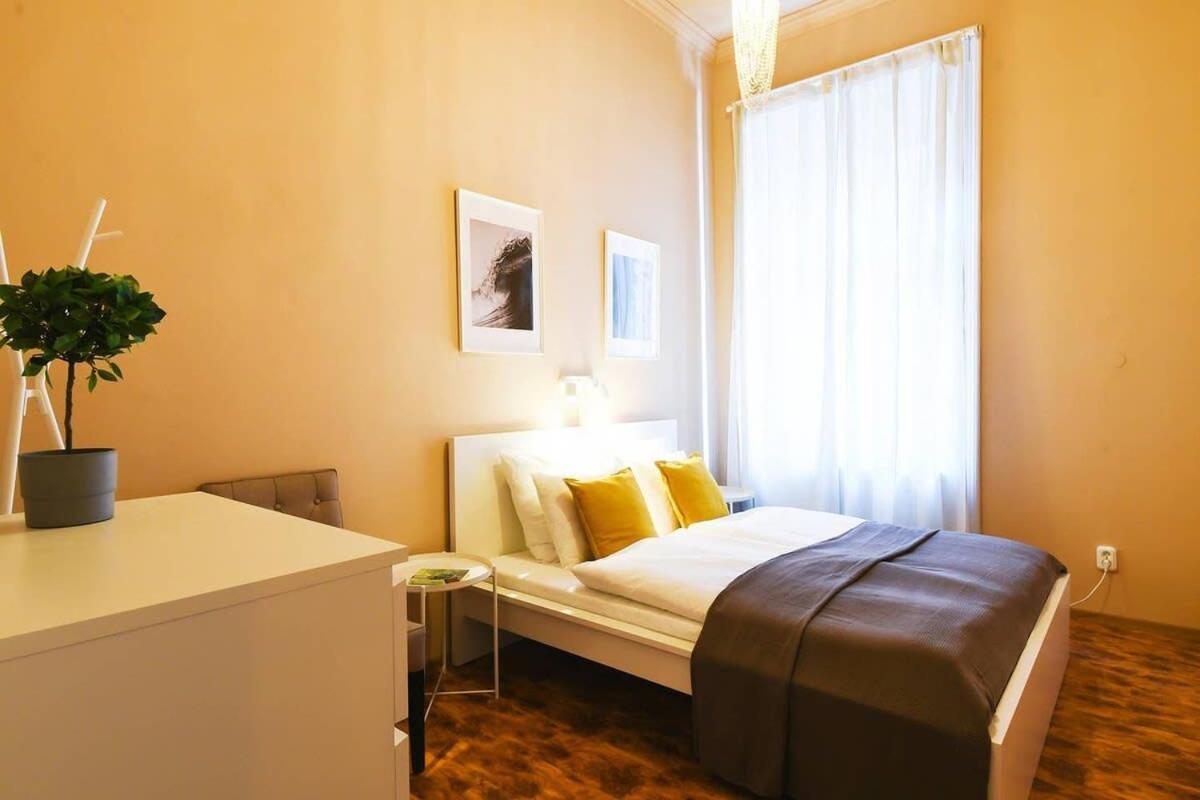 Very Central Very Spacious New Home Budapest Luaran gambar