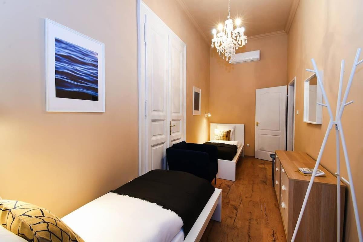 Very Central Very Spacious New Home Budapest Luaran gambar