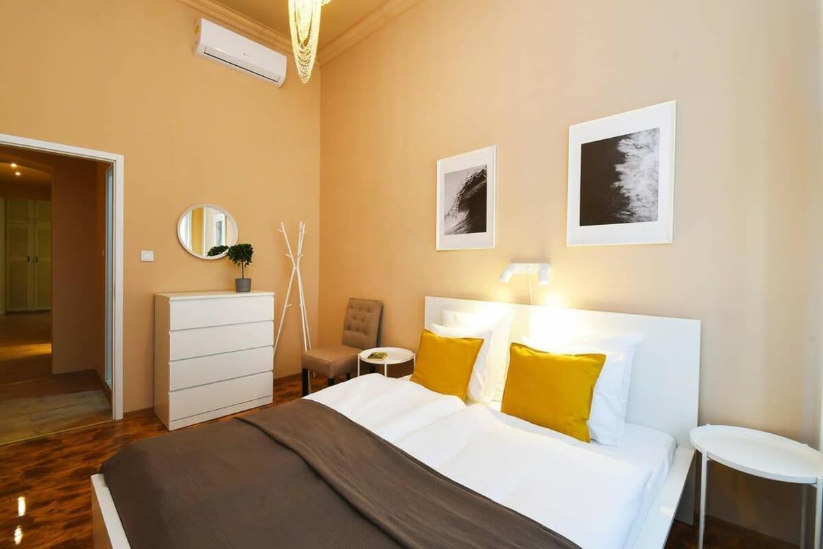Very Central Very Spacious New Home Budapest Luaran gambar
